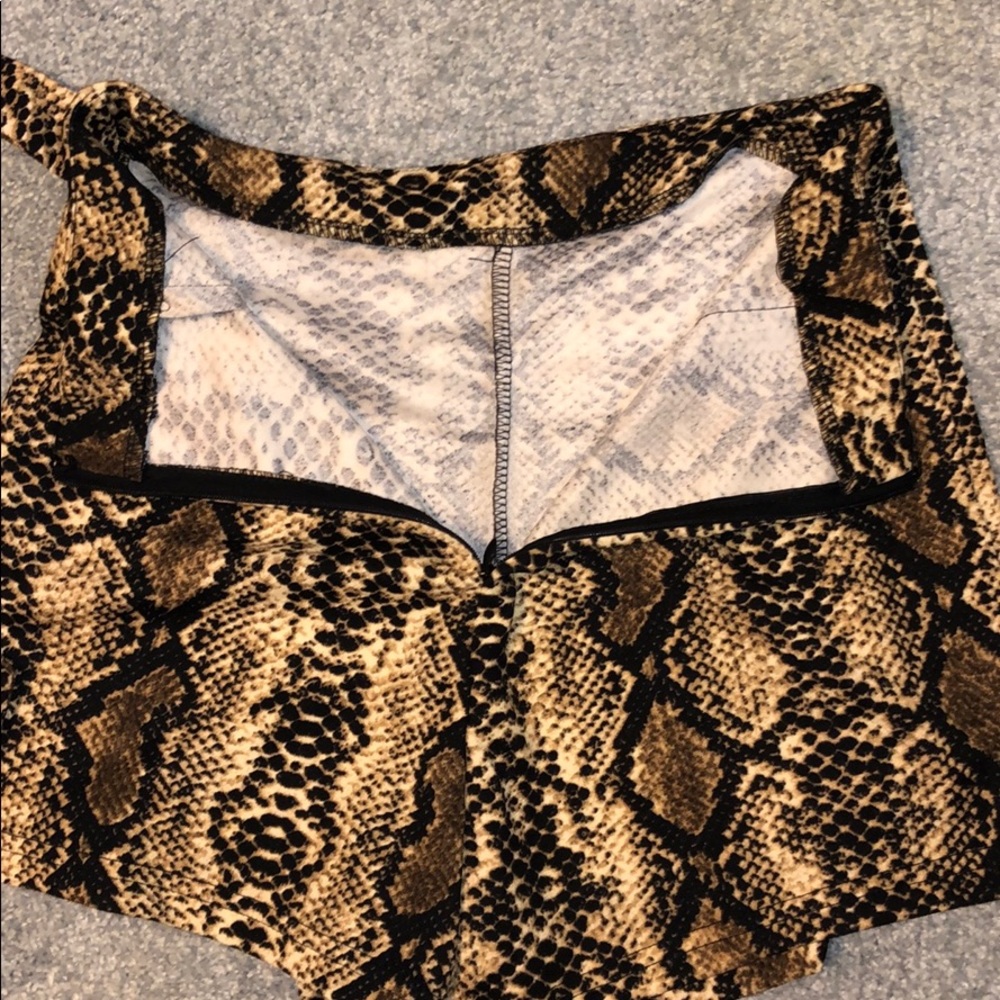 NWT! Snake print skort - Picture 5 of 9